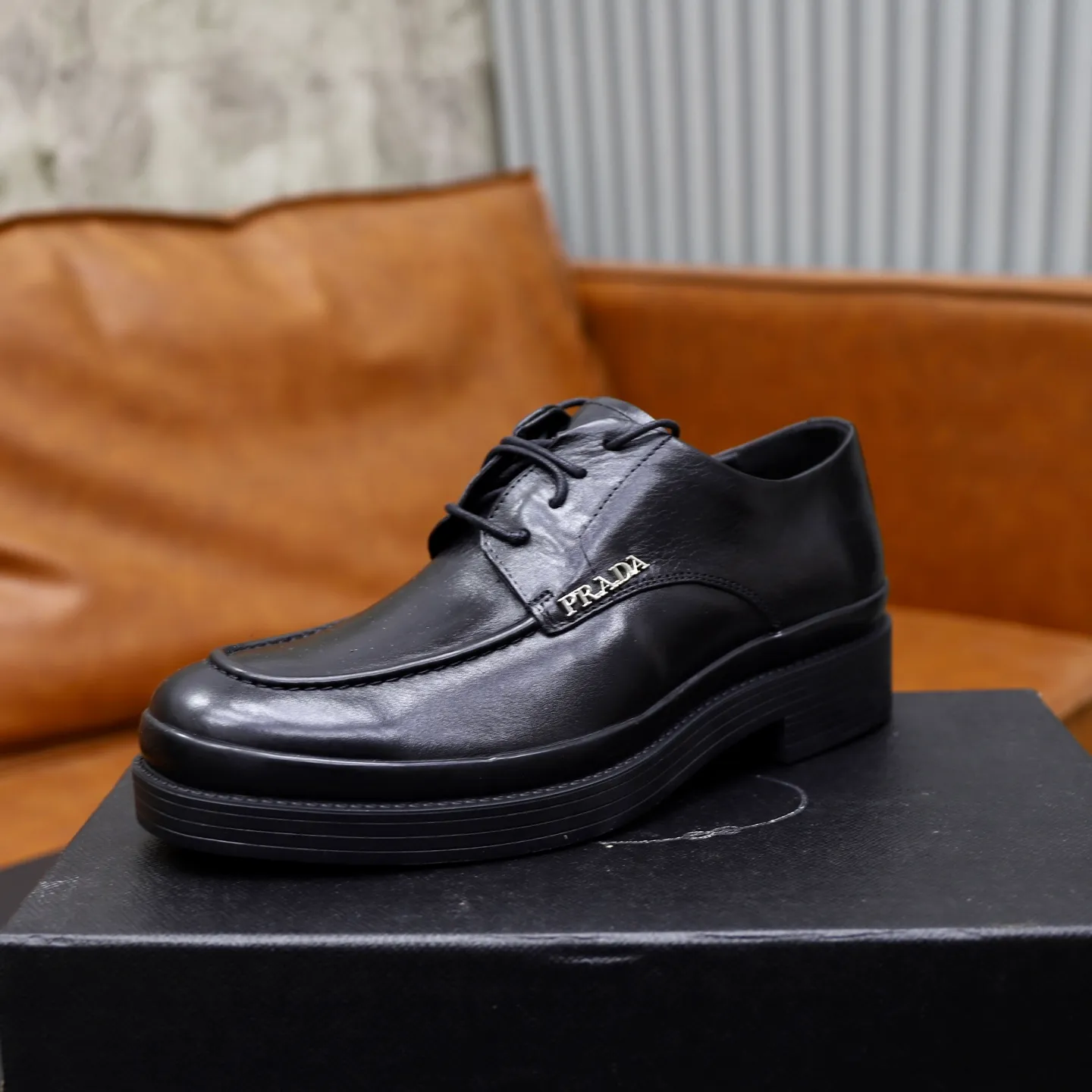 Ex-factory price: 500💰🙅‍♂️🙅‍♂️🙅‍♂️ Brand: PRADA Standard code: Men's code 38-44 (45 can be customized) Grade: Same style as the official website Original order quality Material: Original cowhide surface Comfortable lining Original outsole Style category: Men's fashionable casual leather shoes Distinguished big-name luxury elements Top luxury Color: Color of the actual picture